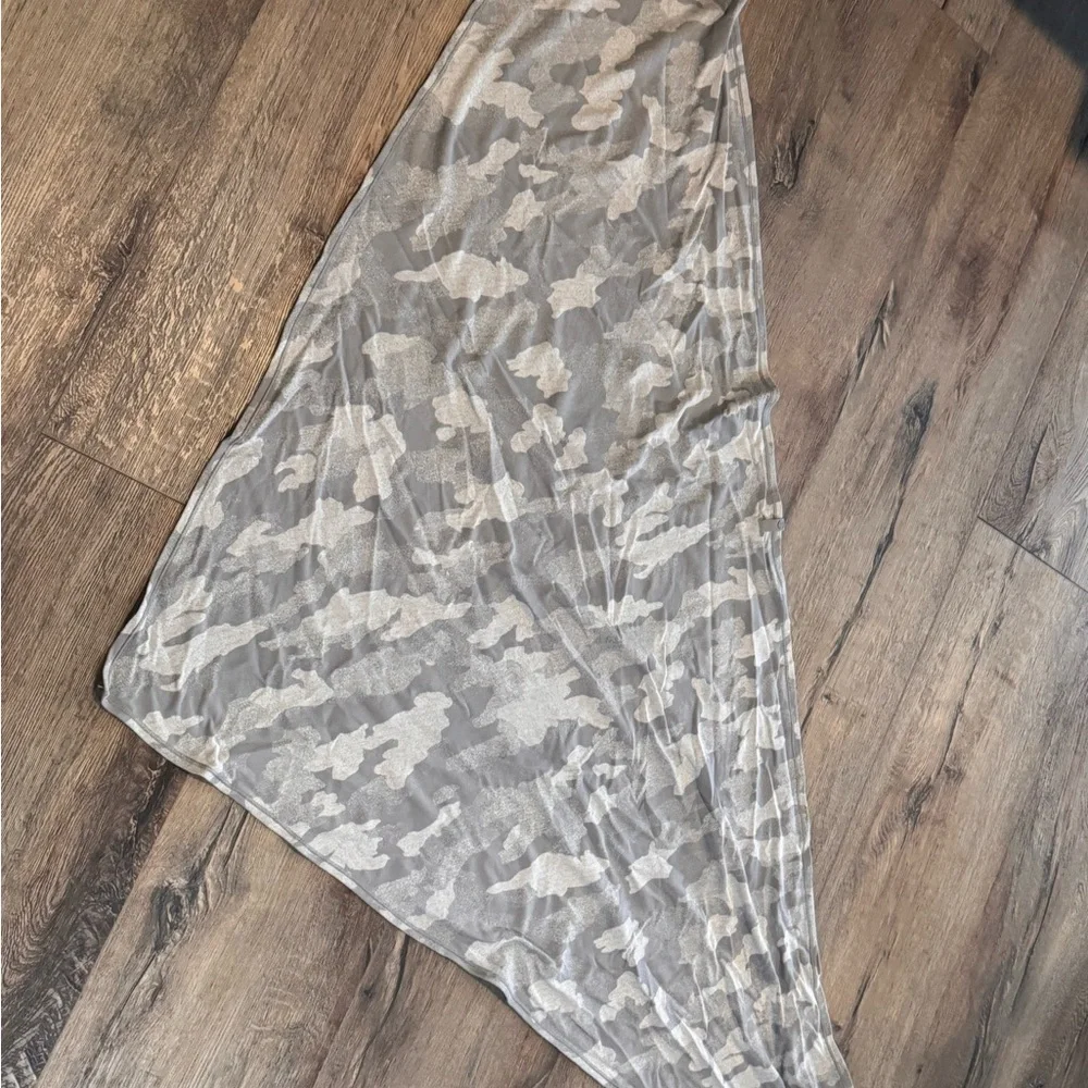 Lululemon‎ All You Need Scarf gray camo/stripe reversible